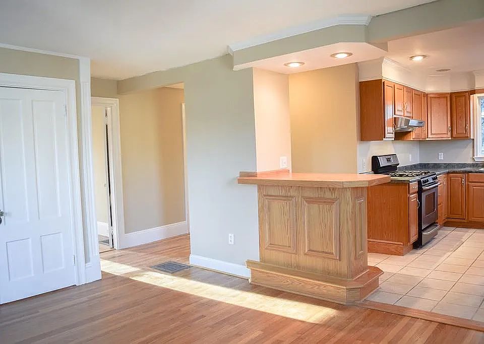 1st image of 113 Railroad Ave #2