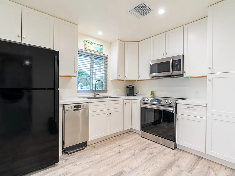 181 Parnassus Cir — Photo 12