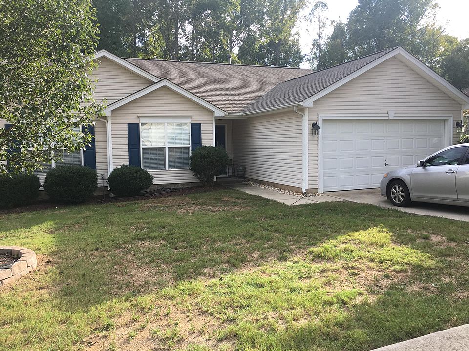 Beautiful 3 bedroom,2 bathroom house with a 2 car garage