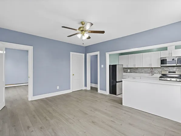 209 Danforth Avenue image 2 of 15