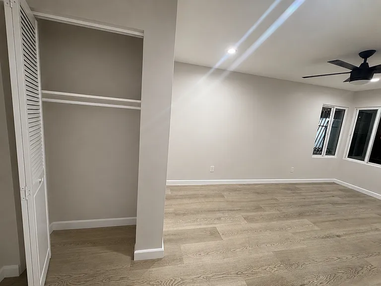 00-1007 E Ocean Blvd #14 — Photo 5