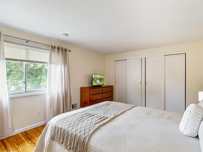 100 Barbie Dr — Photo 20