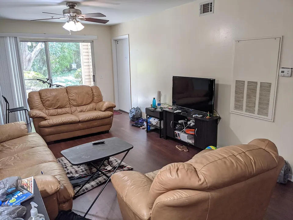 3905 SW 26th Ter