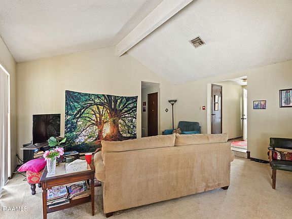 5th image of 104 Plaza Village Dr