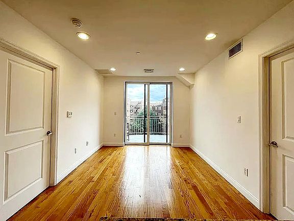 2nd image of 14129 84th Dr #Penthouse