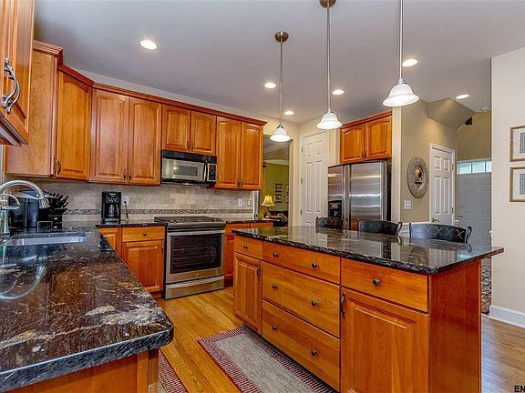 3rd image of 15 Stony Brook Dr