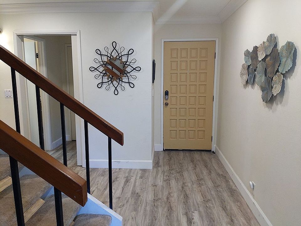 1st image of 2419 Golf Links Cir