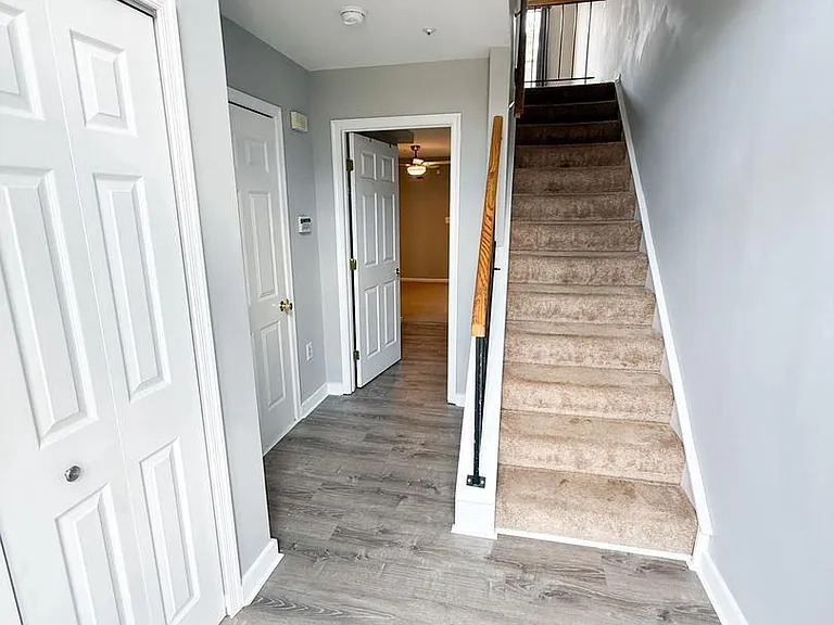 9424 Sea Breeze Ct — Photo 2