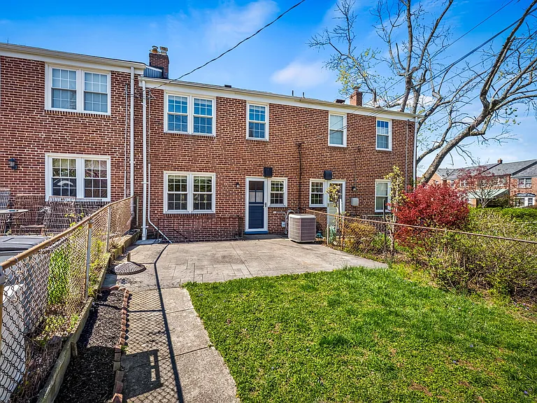 7049 Heathfield Rd — Photo 31