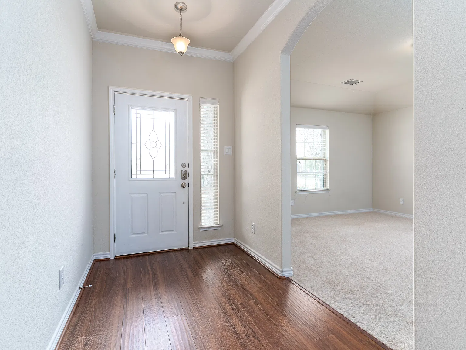 3 bed, 2200 sqft, $2,300 — Photo 3
