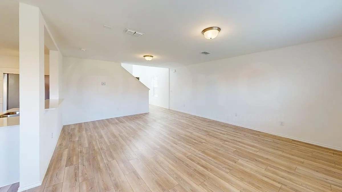 4 bed, 2.5 bath, 1824 sqft, $1,899 — Photo 3
