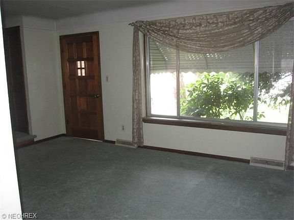 3rd image of 5616 Kenton Ave
