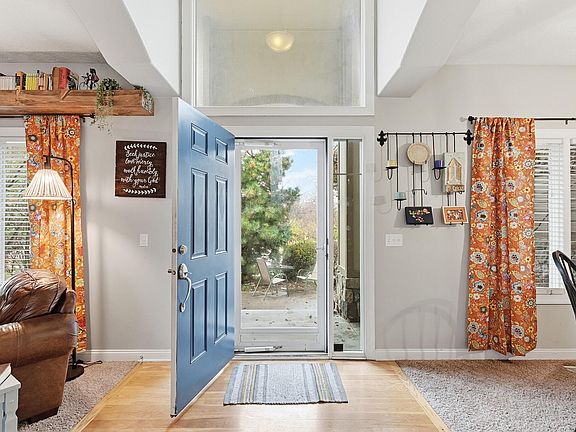 4th image of 205 Parkwild Dr