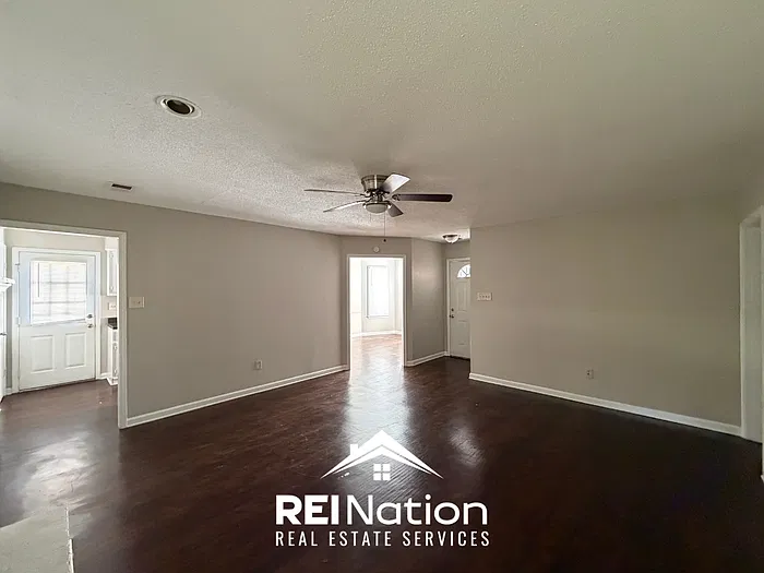 3 bed, 2.0 bath, 1209 sqft, $1,525 — Photo 3