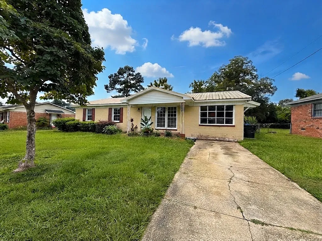 3 bed, 1401 sqft, $1,550 — Photo 1