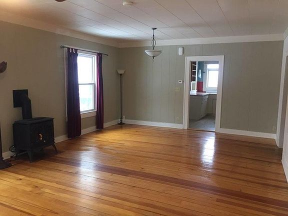 3rd image of 401 Buck St