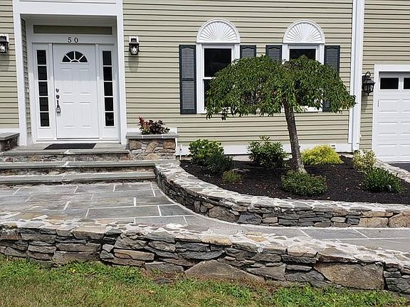 2nd image of 50 Boxwood Ln