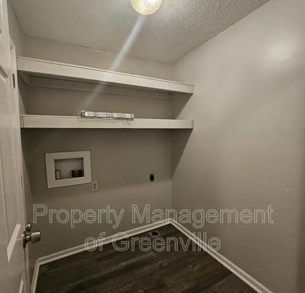 510 Woodside Ln — Photo 13