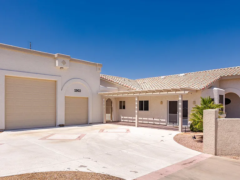 1960 Mangrum Dr — Photo 2