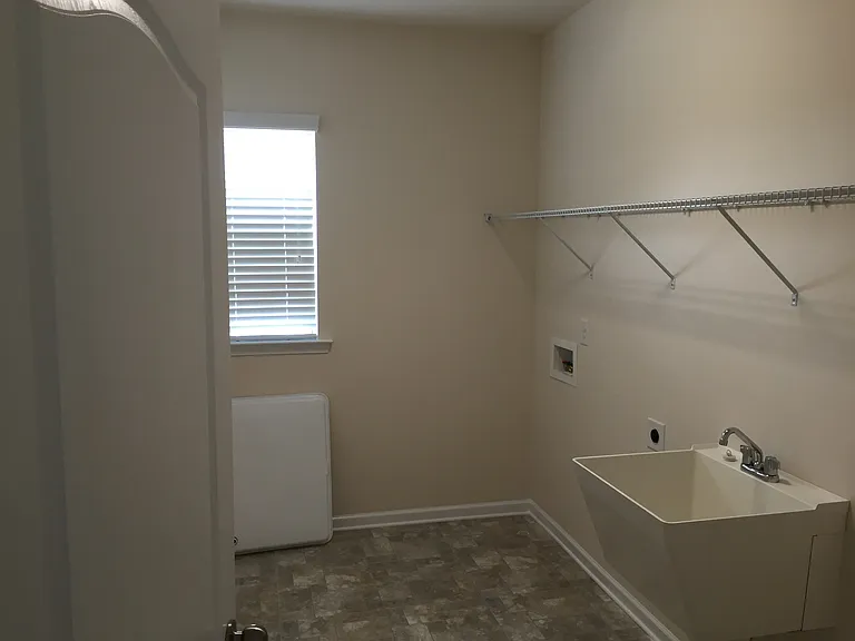 391 Hawks Creek Pkwy — Photo 35
