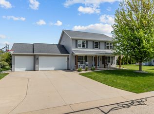 W6464 Cherrybark Cir, Menasha, WI 54952