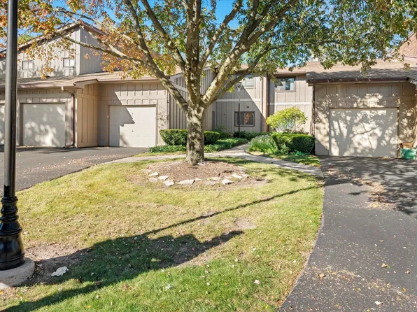 2S404 Emerald Green Dr #44-A, Warrenville, IL 60555