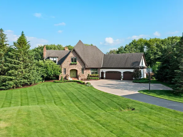 9921 Deerbrook Dr, Chanhassen, MN 55317