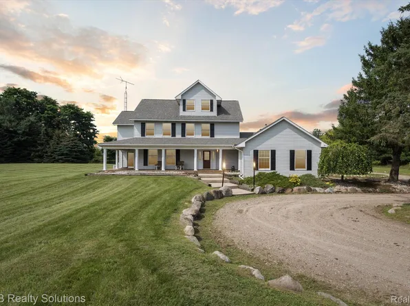 8561 Hough Rd, Almont, MI 48003