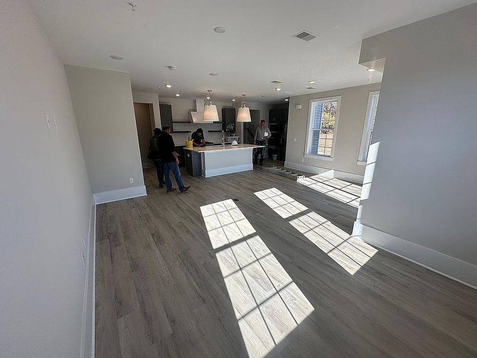 1st image of 267 Jasmine Dr