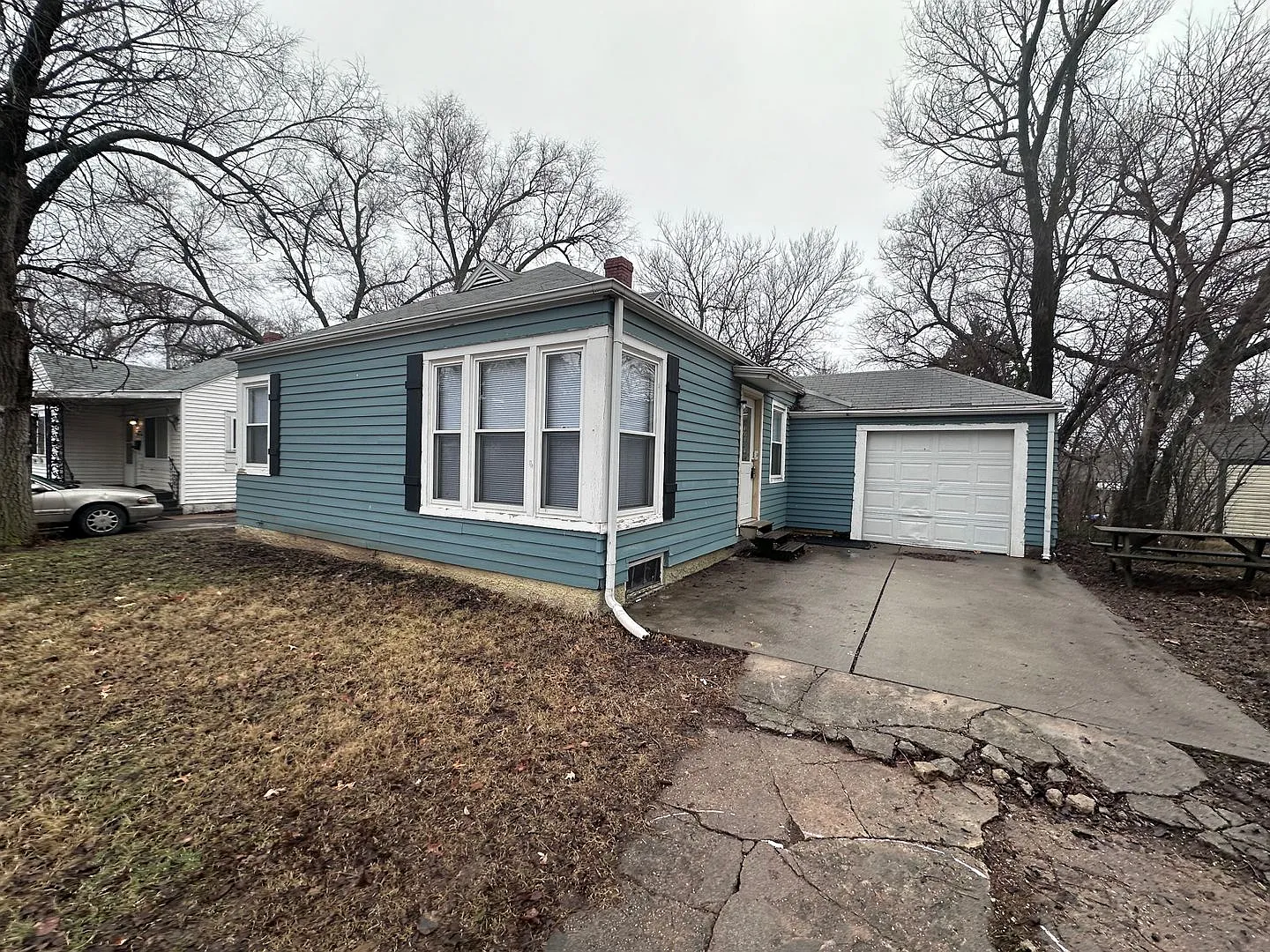 $950 - Accepting Section 8/ Housing Voucher 2 Bedroom / 1 Bathroom - Single Family Home — Photo 1