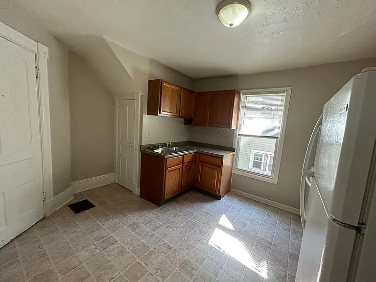 1228 Tremont Ave — Photo 5