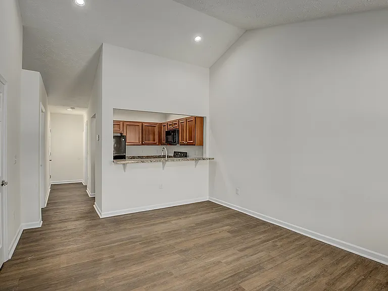 1219 Sparta Dr — Photo 4