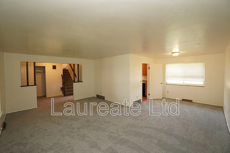 3 bed, 3.0 bath, 2600 sqft, $2,995 — Photo 4