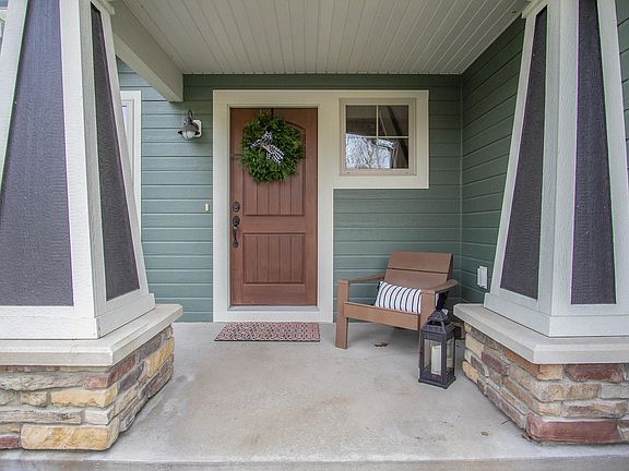 3rd image of 16968 Mapleridge Dr