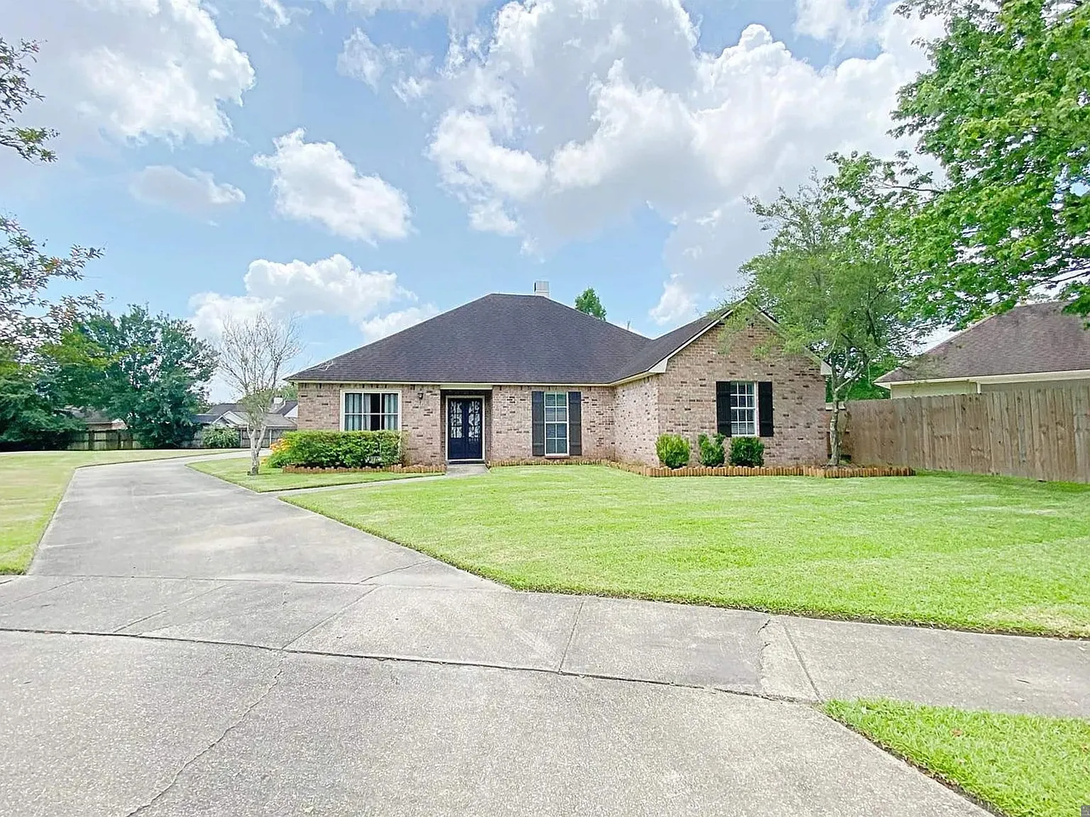4 bed, 2309 sqft, $2,700 — Photo 2