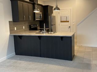 4915 Charles Point SW #1A, Edmonton, AB T6W3H1