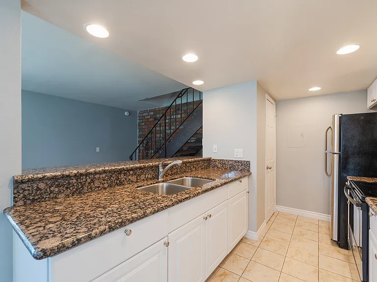 2044 N Avenida Vista Monte 1 #2-DEL — Photo 2