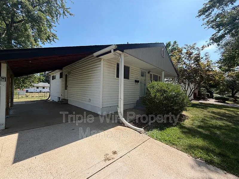 3 bed, 1.0 bath, 936 sqft, $1,495 — Photo 4