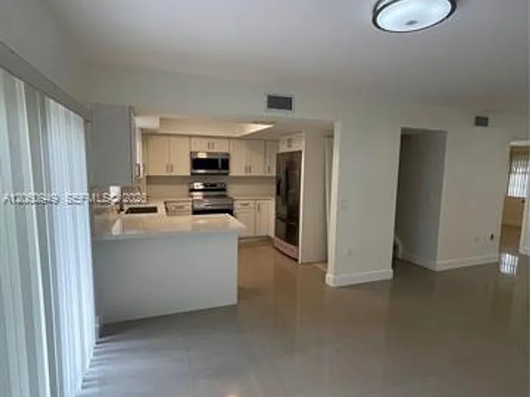 12370 SW 52nd Pl #Townhouse 12370 — Photo 6