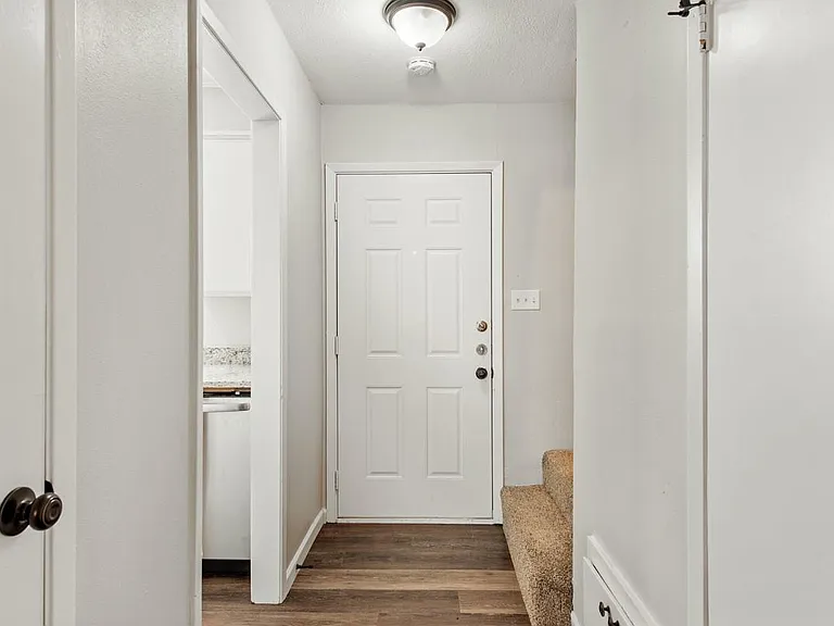 7700 Chapin Rd #5 — Photo 8
