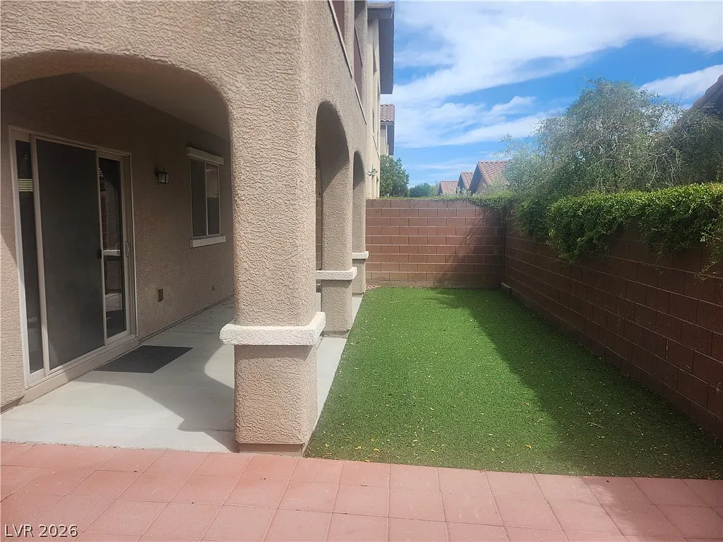 3 bed, 2.5 bath, 2018 sqft, $2,195 — Photo 3