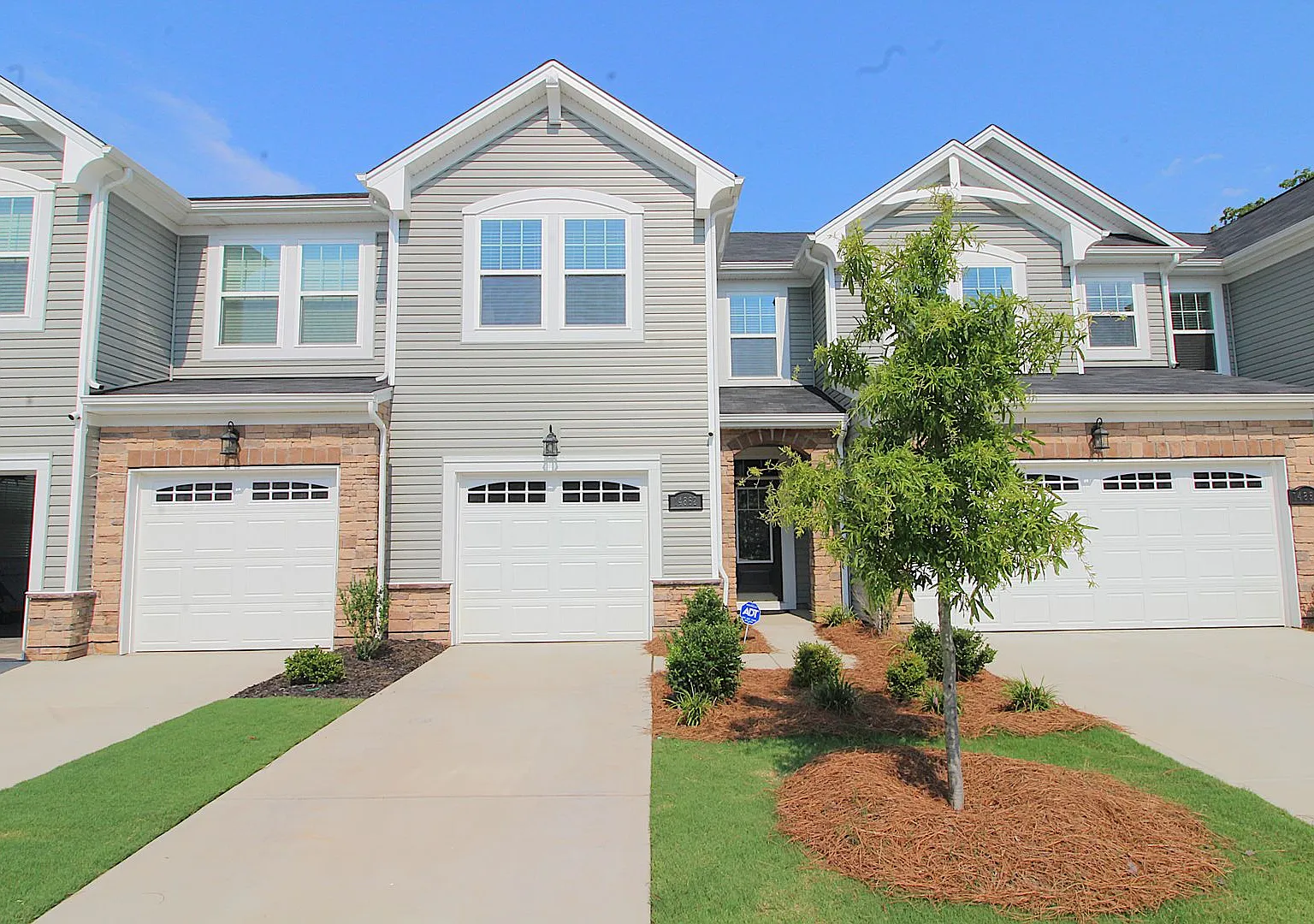 Stylish & Spacious Townhome in Steele Creek — Photo 1