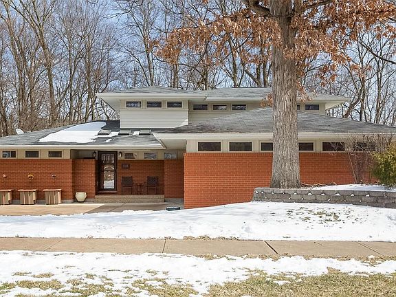 This Beauty offers a main floor master suite, finished walk out lower level and a beautiful lot! Say "Yes to the Address" and ma