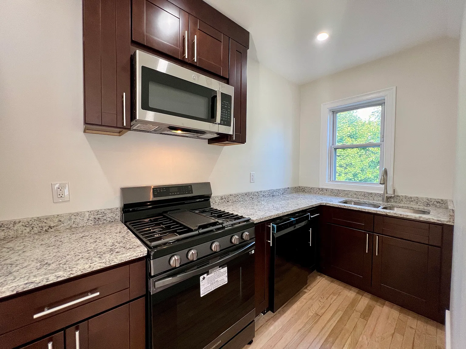3 bed, 1169 sqft, $2,250 — Photo 1