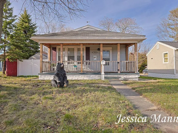 990 W Laketon Ave, Muskegon, MI 49441