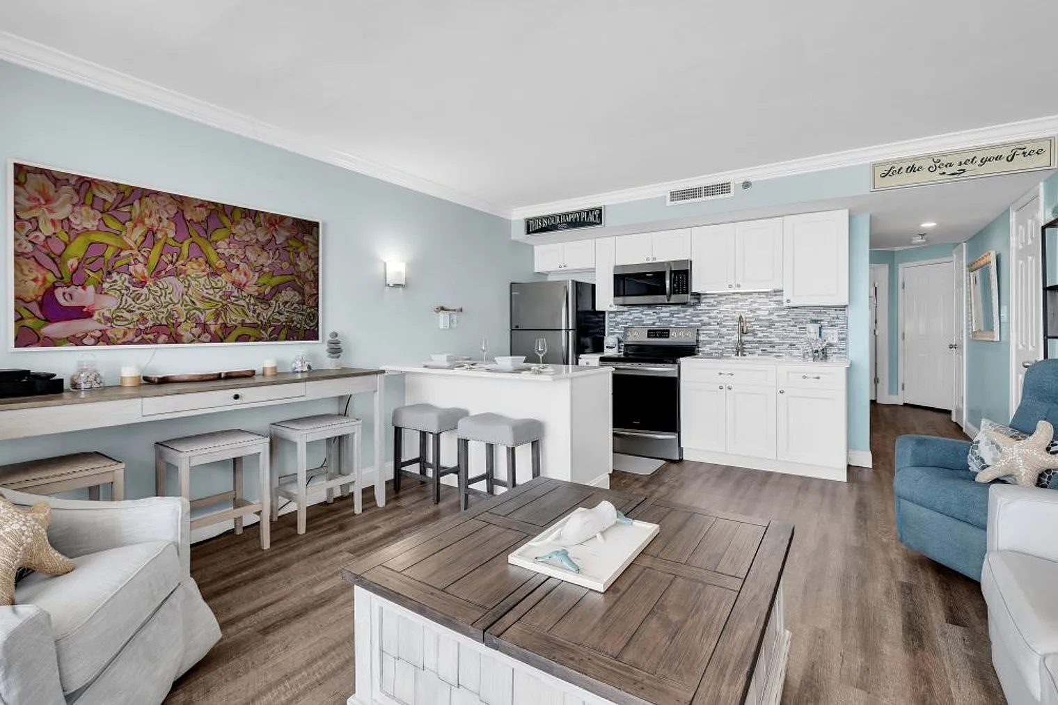 1 bed, 1.0 bath, 645 sqft, $2,356 — Photo 2