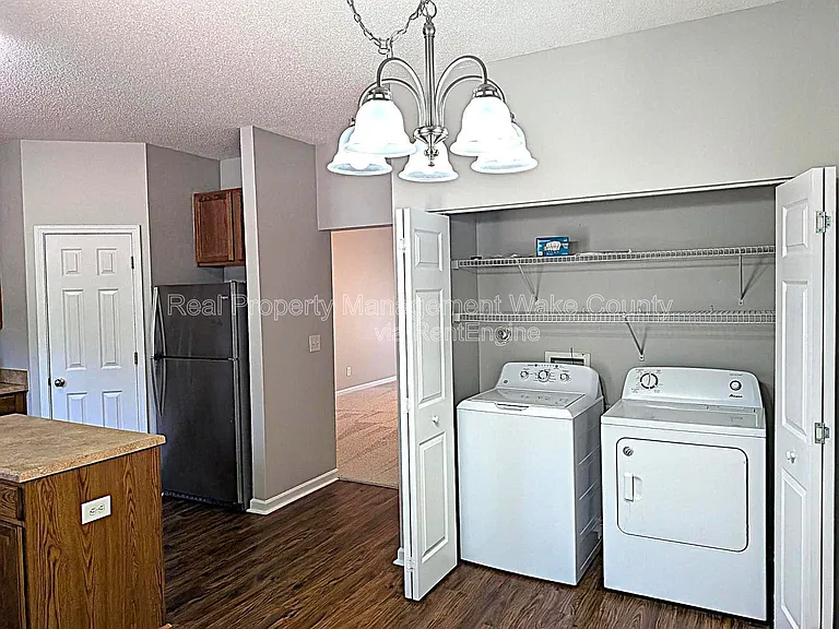 112 Graystar Rd — Photo 4