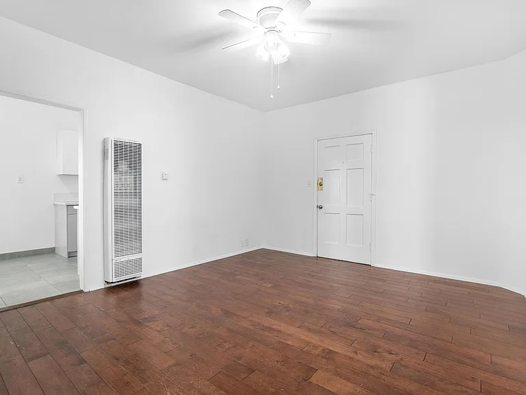 963 N Doheny Dr — Photo 16
