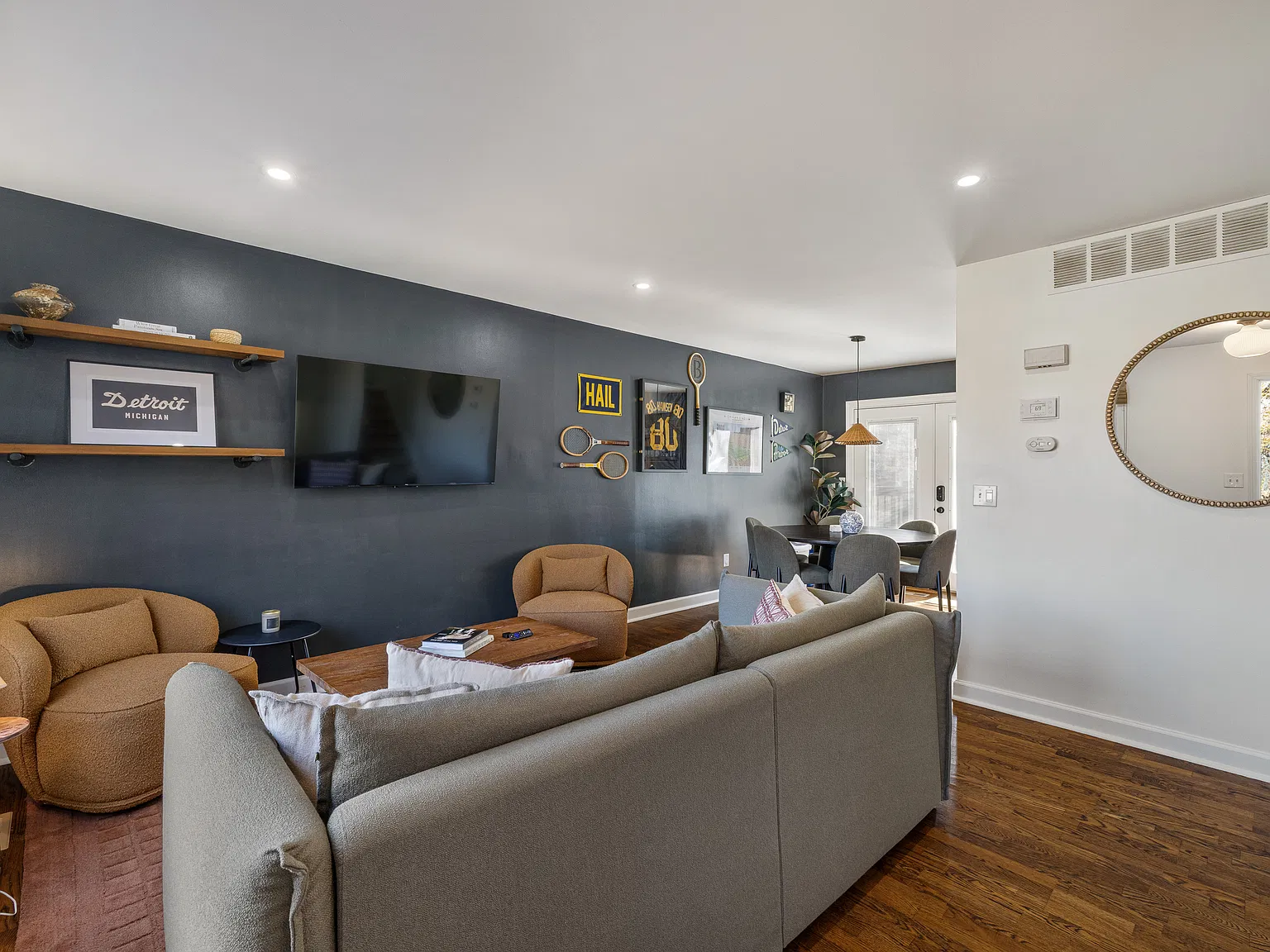 4 bed, 1277 sqft, $8,500 — Photo 2