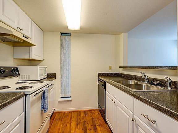 3rd image of 3500 Tangle Brush Dr APT 7